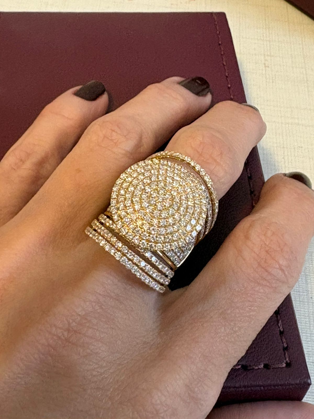 Anel bombê pavê de diamantes em ouro amarelo 18K 750